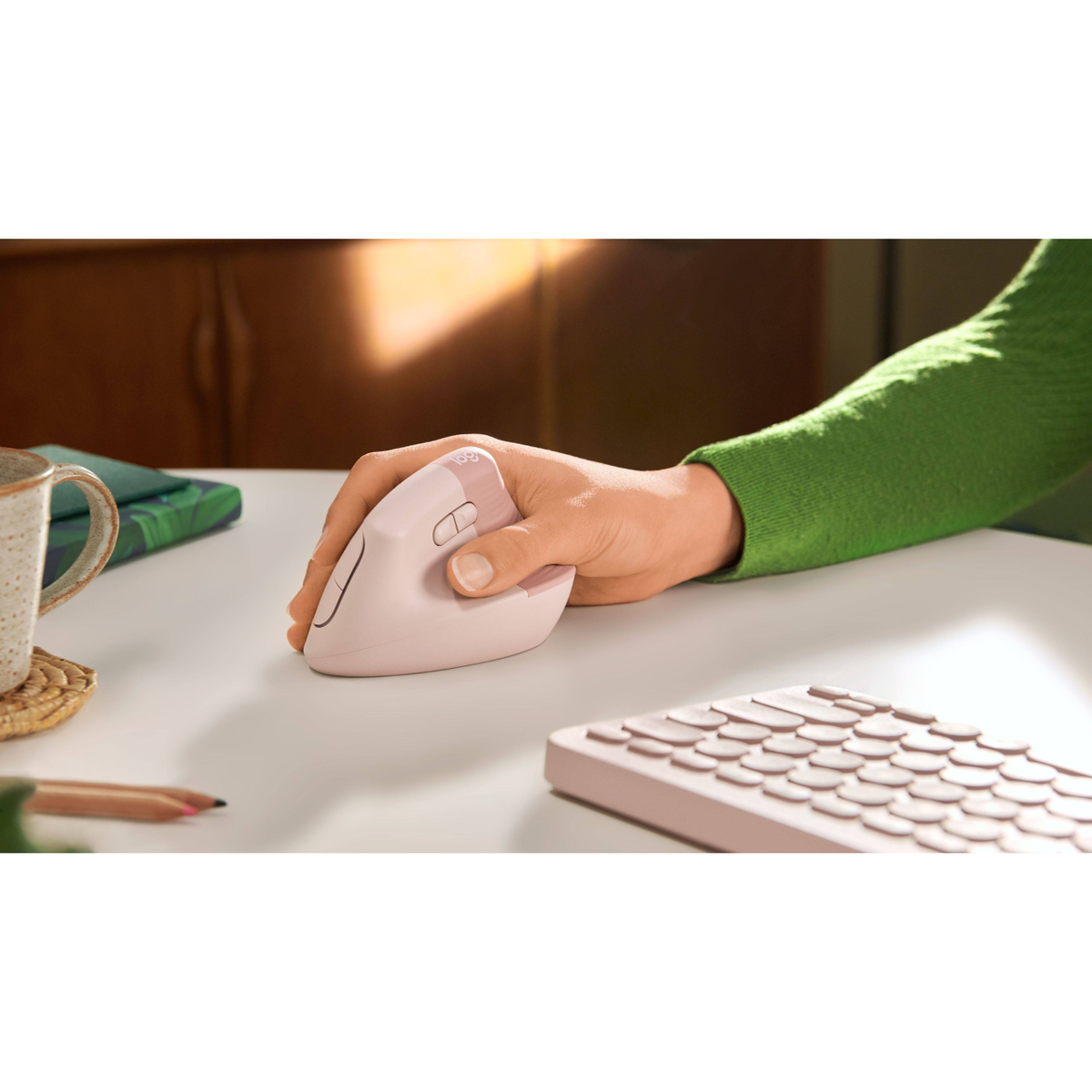Mouse Logitech LIFT VERTICAL Bluetooth/2.4 GHz óptico 4000 DPI 6 botones ergonómico Grafito (910-006466)