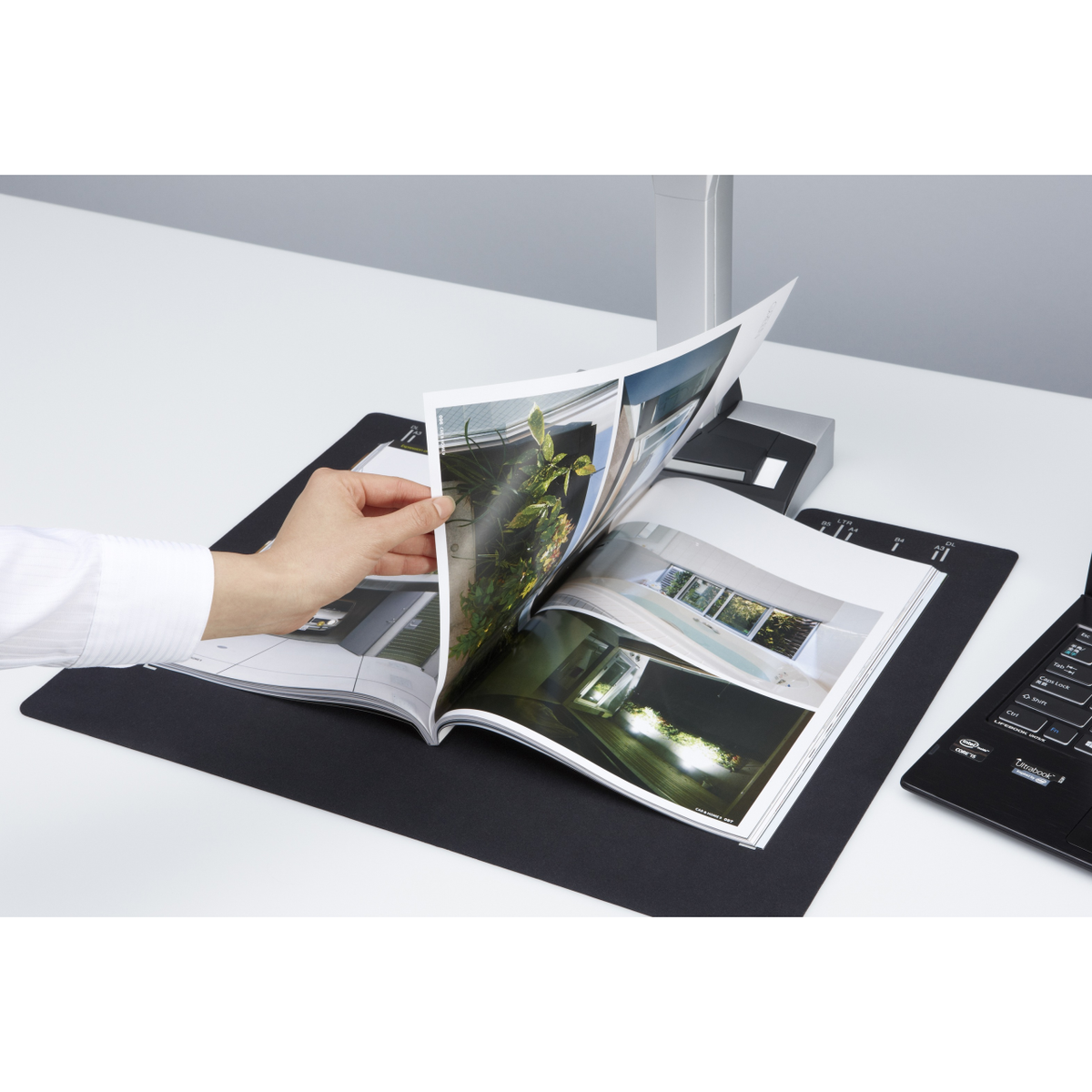 Escáner Fujitsu Imágenes 400 x 300 mm Sistema Elevado (SV600)