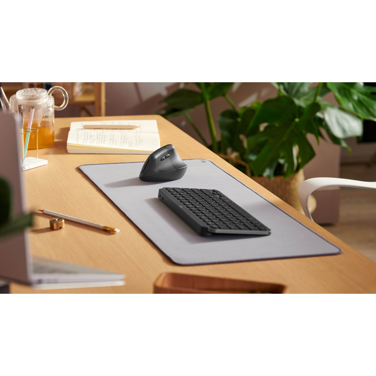 Mouse Logitech LIFT VERTICAL Bluetooth/2.4 GHz óptico 4000 DPI 6 botones ergonómico Grafito (910-006466)